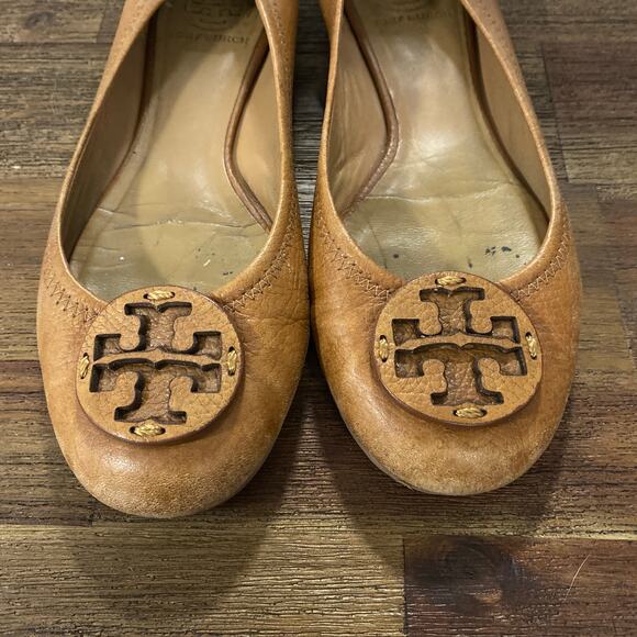 TORY BURCH Reva Pebbled Leather Camel Brown Ballet Flats Logo Emblem Size 8 - Picture 3 of 7